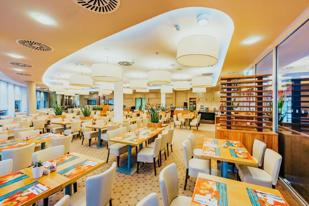 Aquapalace Prague Честлице