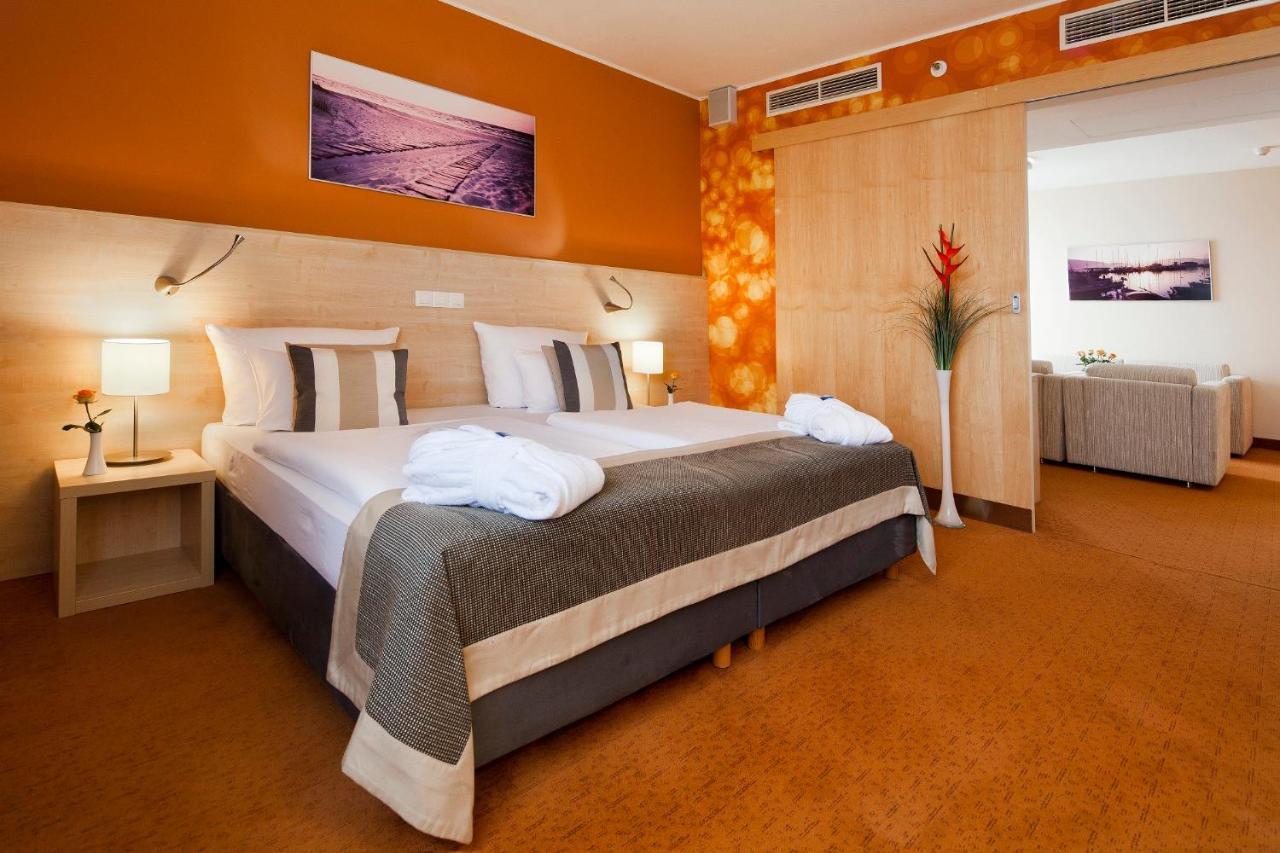 Aquapalace Prague Честлице